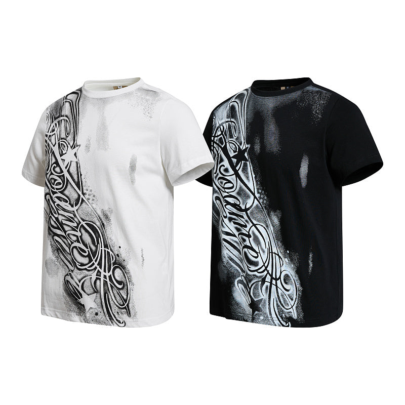 Yiaknis T-Shirt with Large Diagonal Calligraphy Print, White and Black – photo 4