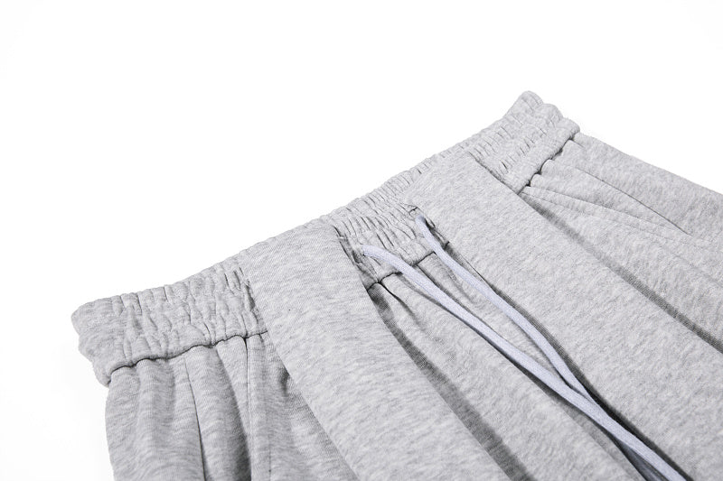 Yiaknis Wide-Leg Sweatpants with Heart and Script Print, Light Grey