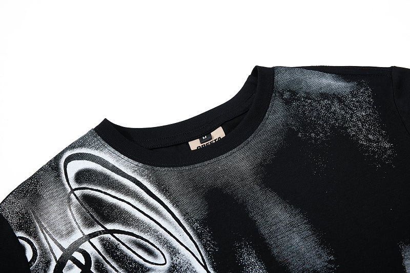Yiaknis T-Shirt with Large Diagonal Calligraphy Print, White and Black – photo 8