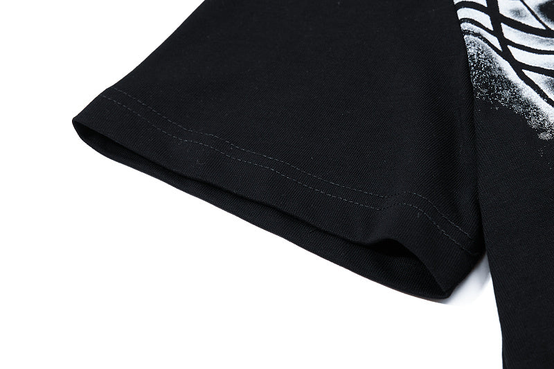 Yiaknis T-Shirt with Large Diagonal Calligraphy Print, White and Black – photo 10