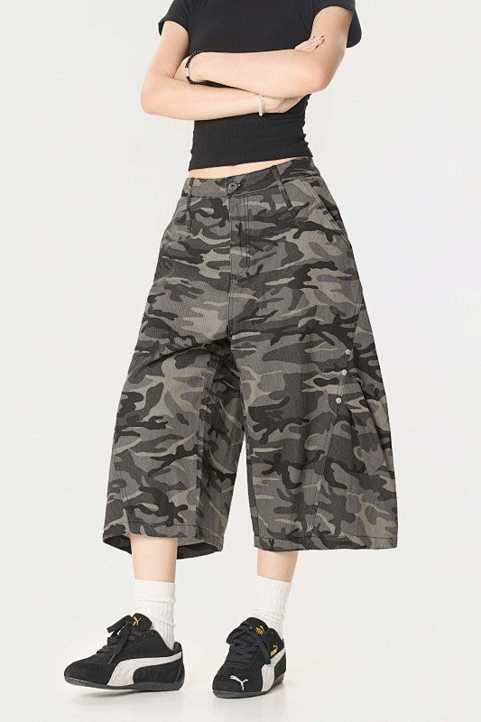 Yiaknis Curved-Leg Cropped Camo Trousers, Side Pockets, Grey Camo – photo 12