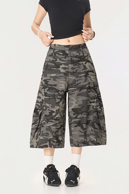 Yiaknis Curved-Leg Cropped Camo Trousers, Side Pockets, Grey Camo – photo 21