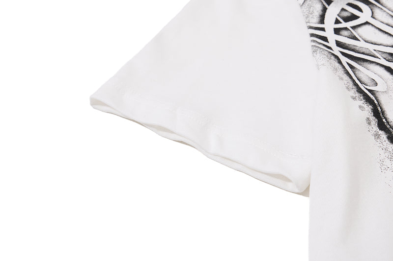 Yiaknis T-Shirt with Large Diagonal Calligraphy Print, White and Black – photo 22