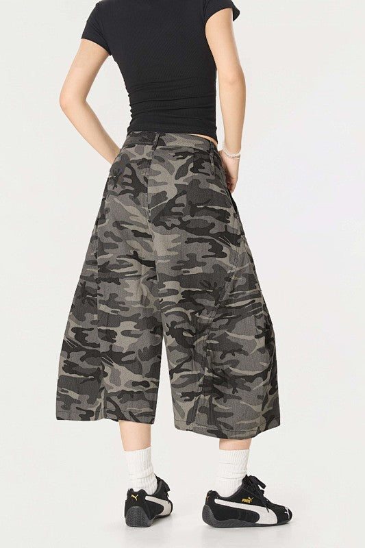 Yiaknis Curved-Leg Cropped Camo Trousers, Side Pockets, Grey Camo – photo 23