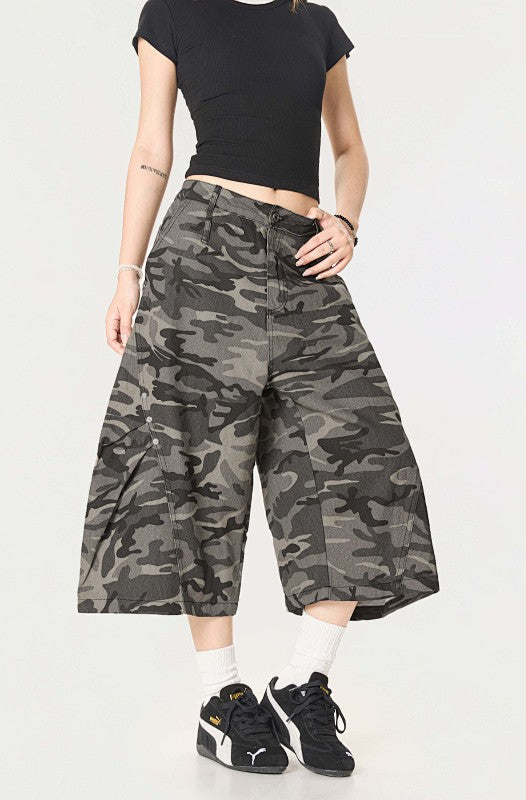Yiaknis Curved-Leg Cropped Camo Trousers, Side Pockets, Grey Camo – photo 24