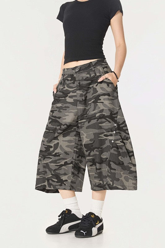 Yiaknis Curved-Leg Cropped Camo Trousers, Side Pockets, Grey Camo – photo 25