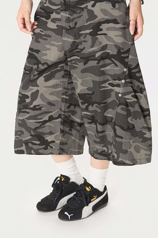 Yiaknis Curved-Leg Cropped Camo Trousers, Side Pockets, Grey Camo – photo 26