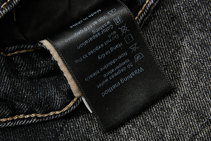 Yiaknis Black Washed Flared Jeans with Snake-Print Belt
