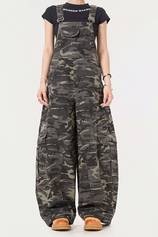 Yiaknis Camouflage Wide-Leg Overalls with Cargo Pockets