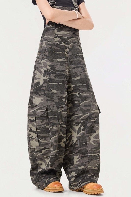 Yiaknis Camouflage Wide-Leg Overalls with Cargo Pockets