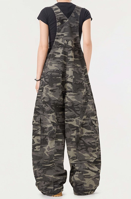 Yiaknis Camouflage Wide-Leg Overalls with Cargo Pockets