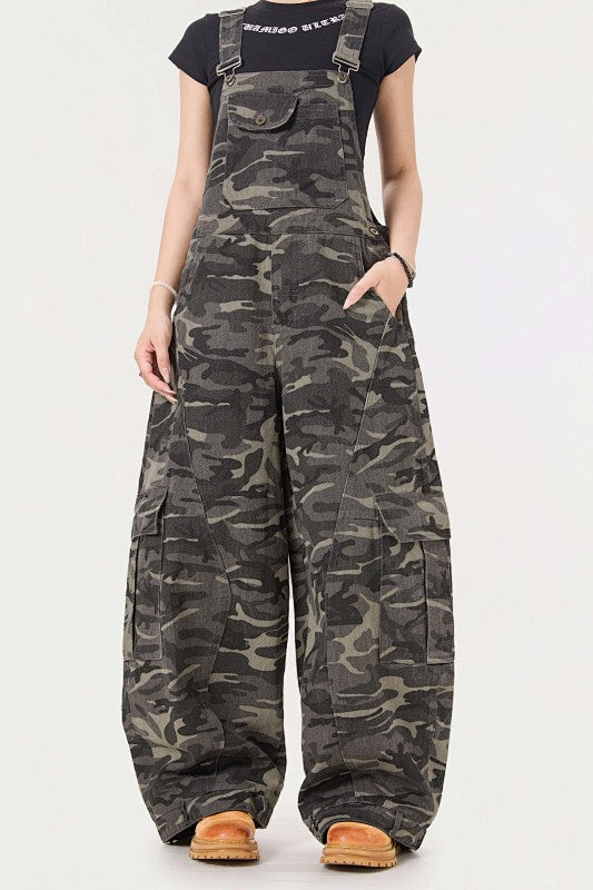 Yiaknis Camouflage Wide-Leg Overalls with Cargo Pockets